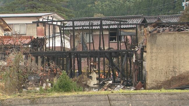 未明の火事で民家全焼　住人が手に軽いやけど　鳥取県鳥取市|TBS NEWS DIG