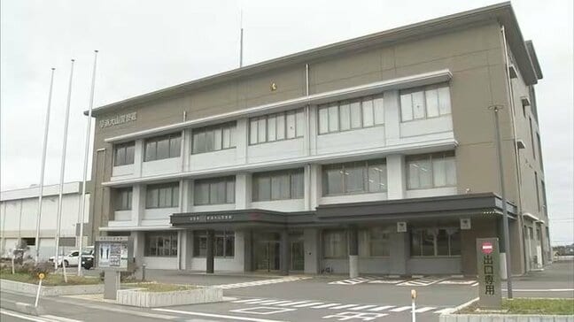 「道路向かいのアパートから炎と煙が出ています」　木造２階建てアパート２棟全焼　隣接する空き家にも延焼　けが人なし|TBS NEWS DIG