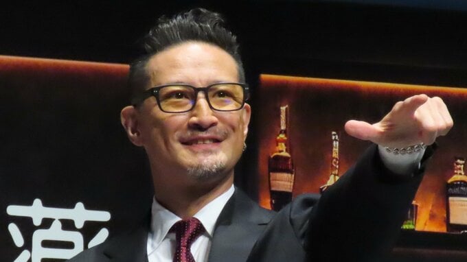 【 松岡昌宏 】巧みなシェイカー捌きのお手本は “マイク捌きの先輩” 　「ドラムの動きなんて一個も役に立ってない」|TBS NEWS DIG