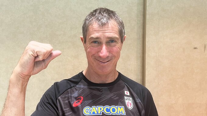 バレー男子日本代表、ロラン・ティリ新監督が合宿合流「とても興奮している」選手にチョコ配り和やかに|TBS NEWS DIG