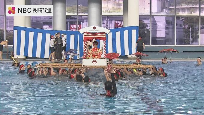 長崎市で開催の夏季水泳教室　恒例の「大名行列」で練習の成果を披露|TBS NEWS DIG