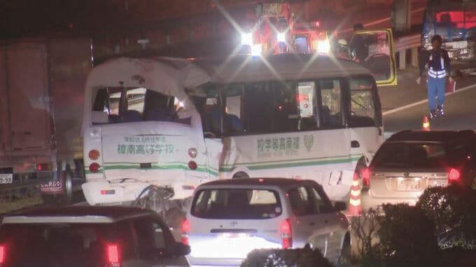 長崎道で樟南高校のバスに乗っていた11人全員搬送、うち生徒1人重傷　鳥栖IC付近で6台絡む事故|TBS NEWS DIG
