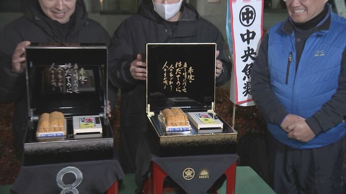 大間マグロの陰で…函館産ウニ700万円で落札　これまでの最高値の4倍以上　豊洲市場で初競り|TBS NEWS DIG