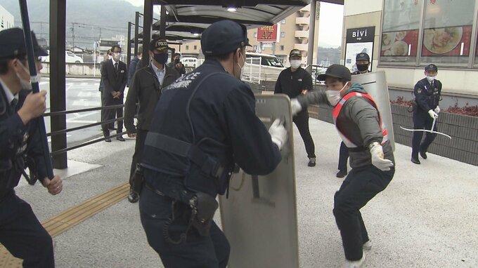 簡易委託の駅で不審者対応訓練　駅員1人で対処…手順を確認　大分　|　大分のニュース｜OBS NEWS｜大分放送