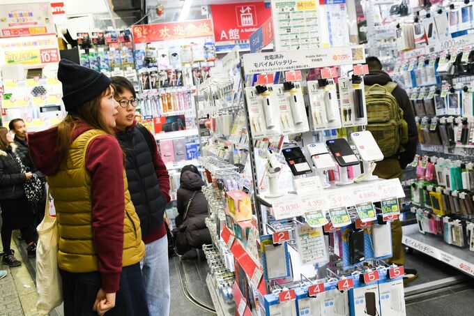 東京消費者物価は伸び横ばい、市場予想上回る－日銀利上げ観測の支え