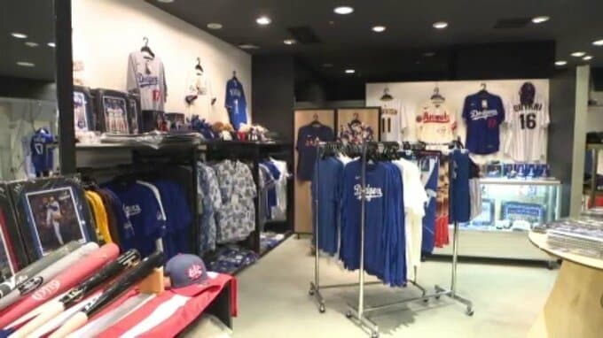 「女房が聞いたら、また買ったのって言われる」大谷翔平グッズなどが愛媛県松山市に集合     愛媛県・松山市　|　愛媛のニュース - Nスタえひめ｜あいテレビは6チャンネル