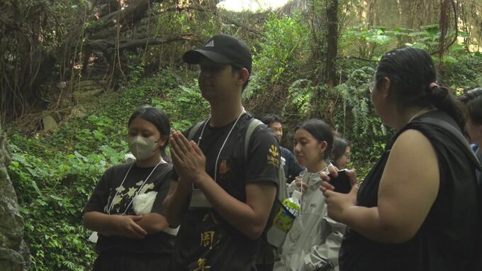 沖縄県系人留学生が戦跡をめぐりルーツの歴史を学ぶ　「生き延びてくれてありがとうと伝えたい」|TBS NEWS DIG