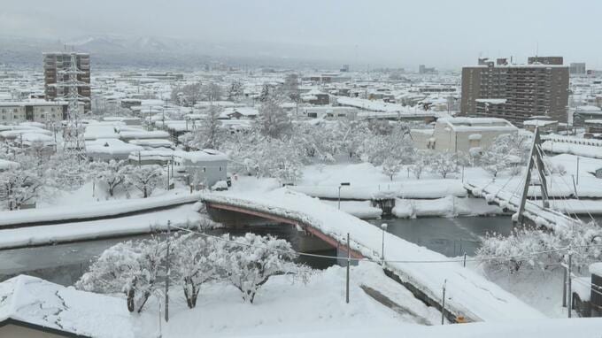青森の積雪、一時139ｃｍに「災害レベル」の大雪がUターン直撃　6日の仕事始めに懸念も【JR運休本数更新】|TBS NEWS DIG