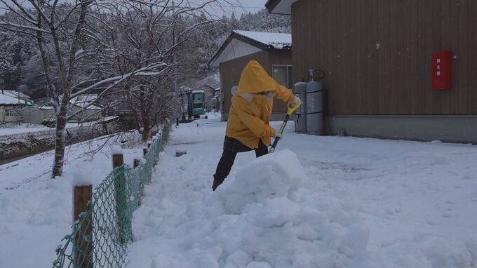 奥能登の仮設住宅では住民が雪かきに汗 9日夜から石川県では警報級大雪のおそれ 　|　石川県のニュース｜MRO北陸放送