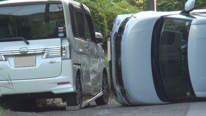 車が横転したまま下り坂を滑走…上って来た車と衝突　和仁会病院前の坂道　女性3人病院搬送【長崎市】|TBS NEWS DIG