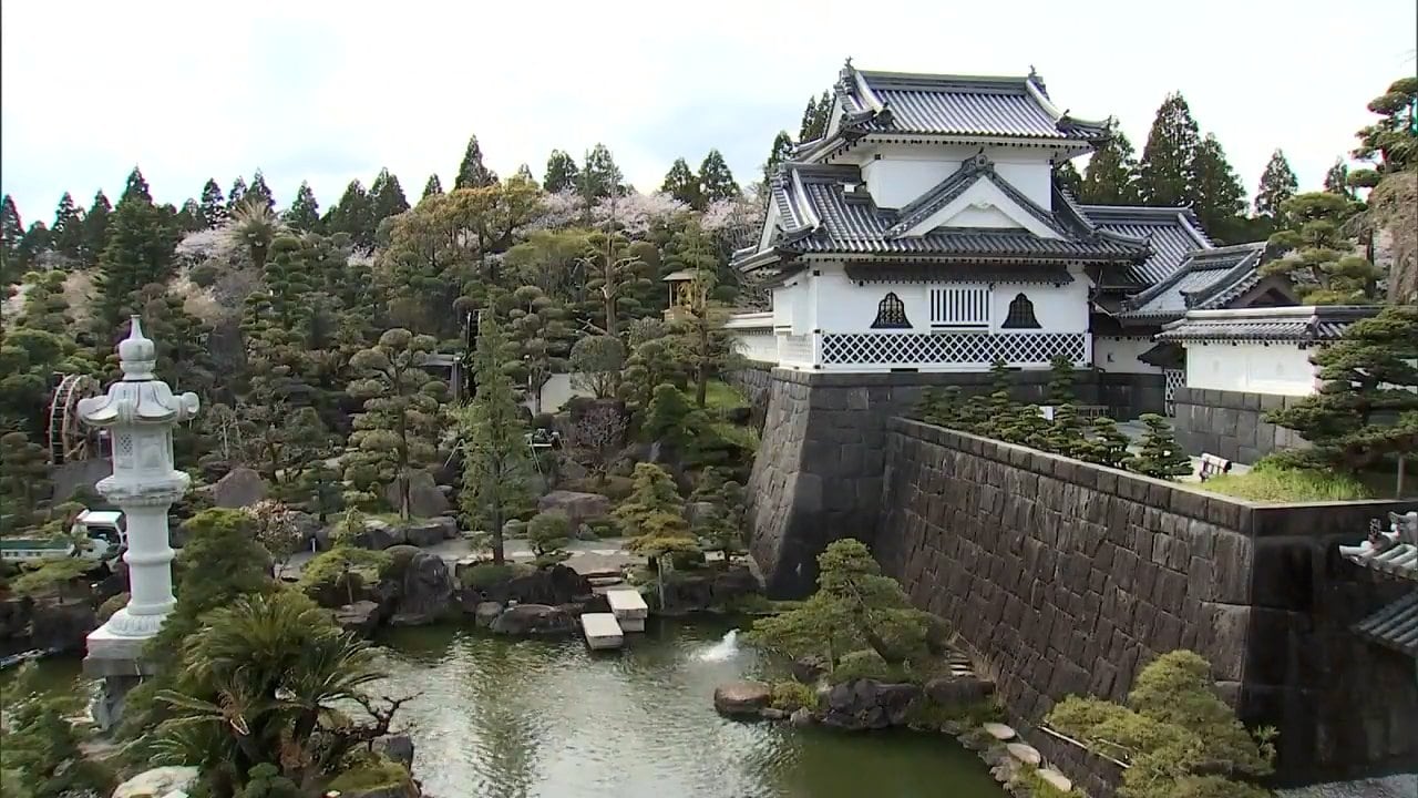 地元出身男性が半世紀かけ建設してきた「森岡城」を観光資源に えびの