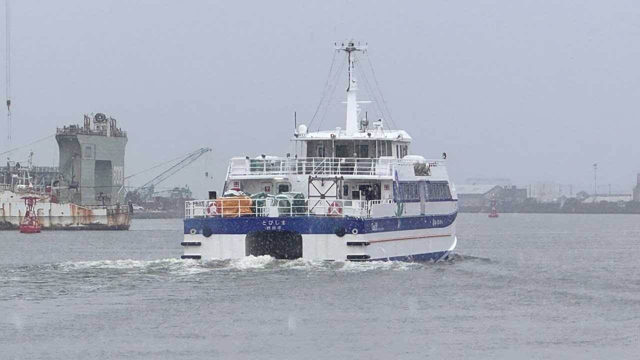 速報】23日ぶりに…荒天で欠航続いていた定期船 物資や年賀状など