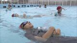 ラッコのように”浮いて待て” 水の事故から子どもを守る 夏を前に小学生が訓練 ポイントは体の力を抜いてあごを上げる | 名古屋・愛知・岐阜・三重のニュース【CBC news】 | CBC web