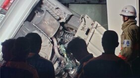 立体駐車場で車が宙づりに　女性が車の下敷きになるも命に別状なし　東京・板橋区仲宿|TBS NEWS DIG