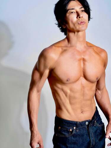 武田真治 】 52歳とは思えない肉体美 雑誌の特集で「無加工無