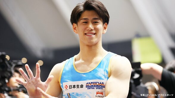 金メダリスト対決を制す！ 橋本大輝が最後の鉄棒で逆転優勝、大会6連覇果たす　岡慎之助は初Vならず【全日本体操】|TBS NEWS DIG