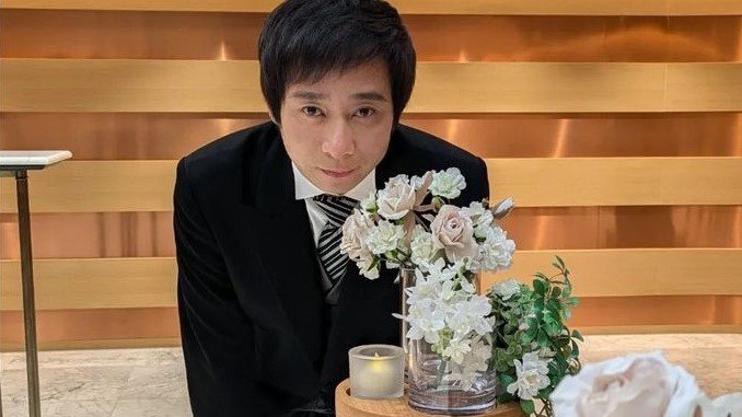 【いしだ壱成】"それスノ" 登場時の黒髪をキープ　スーツ姿で「今日も愛を込めて。」フォロワーから好リプライ|TBS NEWS DIG