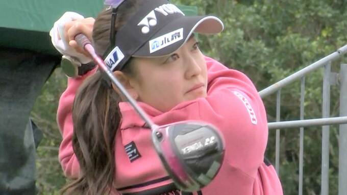 ツアー通算4勝の岩井千怜 驚異の10バーディで単独トップ！「自分に集中して明日も頑張る」【ダイキンオーキッドレディス】|TBS NEWS DIG