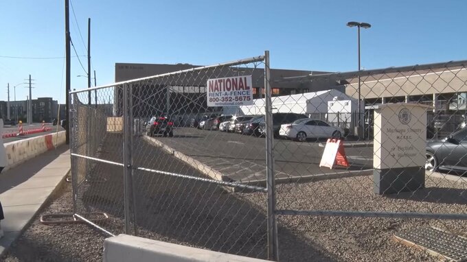 アメリカ大統領選　激戦アリゾナ州開票所 鉄柵などで警備強化　前回トランプ氏の支持者たち詰めかけた事態受け|TBS NEWS DIG