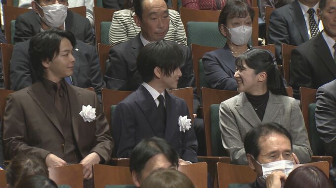 愛子さま　ぺリリュー島の映画鑑賞　祖父母の上皇ご夫妻が「戦後70年」に慰霊した地…俳優・板垣李光人さんらの隣席で|TBS NEWS DIG