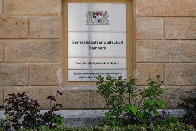 世界最大級の小児性愛者サイト、大規模摘発で閉鎖－利用者180万人