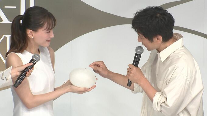 【綾瀬はるか＆西島秀俊】「お兄ちゃん」「はる坊」と呼び合う仲良しトーク！金継ぎのお皿を巡る“必死の言い訳”に会場爆笑|TBS NEWS DIG