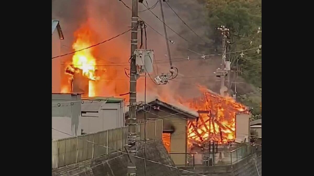 広島・福山市で住宅2棟が全焼 けが人なし | RCC NEWS | 広島ニュース