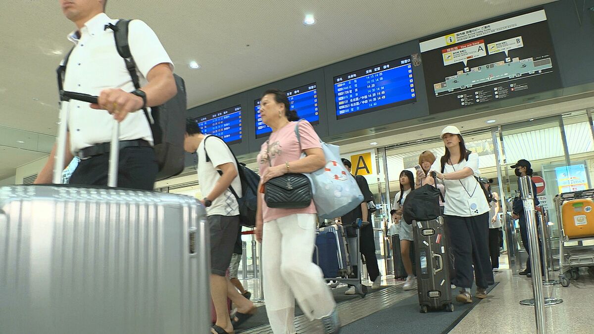 那覇空港きょう下りのピーク　最大9連休のお盆休み　
