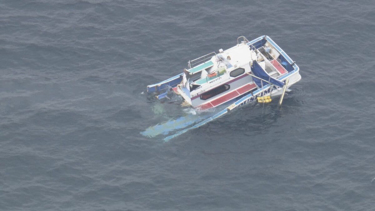 【速報】貨物船と遊漁船が衝突 13人が海に投げ出される 2人心肺停止 2人行方不明 9人ケガか 遊漁船は2つに割れて“沈没” 三重･鳥羽市