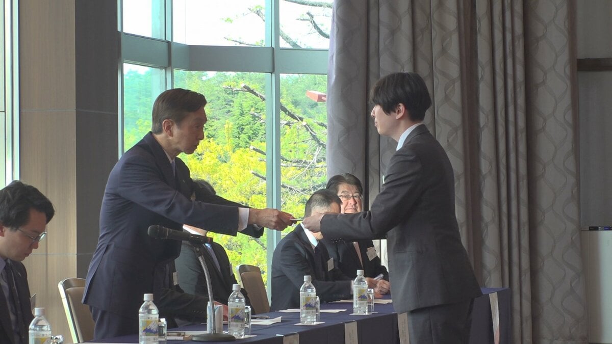 富士北麓地域の勉学に優れた高校生や大学生に奨学金　堀内浩庵会「奨学生の集い」