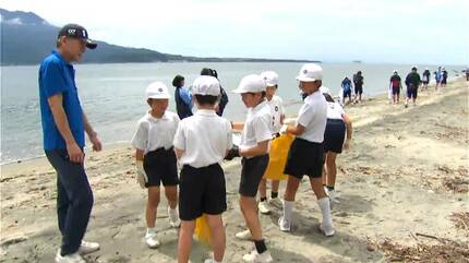 海開きが楽しみ」目の前に桜島 子どもたちが磯海水浴場を清掃 鹿児島