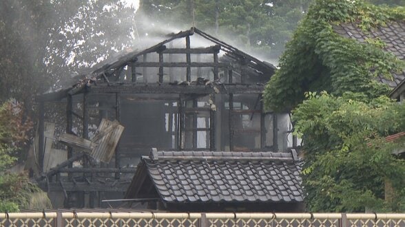 焼け跡の遺体は94歳男性と判明…建物「南側」から出火したとみて引き続き火元など調べる　富山・砺波市　|　富山のニュース｜天気・防災｜チューリップテレビ