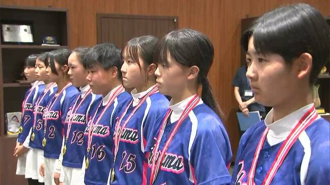 「この経験を将来のソフトボールでも生かしたい」中学女子ソフトボールの全国大会で初優勝を果たした岡山県選抜チーム 岡山市長を表敬訪問|TBS NEWS DIG