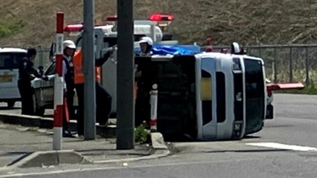 【速報】国道7号で車横転の事故 男女3人が病院へ搬送 青森環状線|TBS NEWS DIG