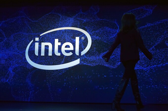 インテル株急落、一時29％安－低調な業績見通しと1.5万人削減を嫌気