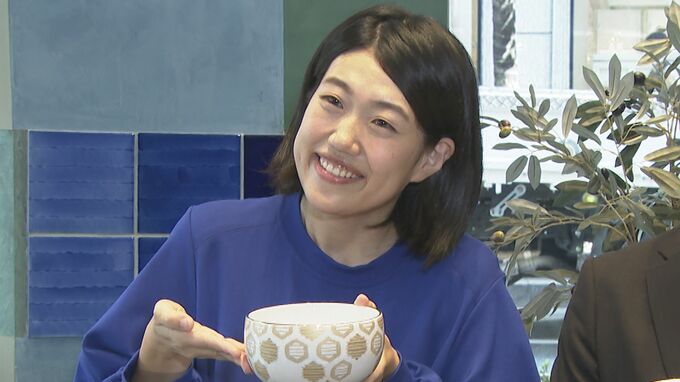 【横澤夏子】現代アーティストのKAORUKOの有田焼に「アメージングです！」と絶賛|TBS NEWS DIG