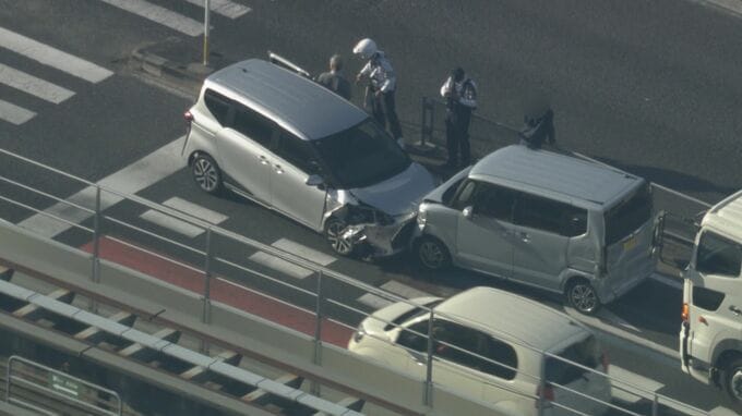 【速報】乗用車2台が正面衝突 3人ケガ 反対車線に誤って進入か 愛知･長久手市の交差点　|　名古屋・愛知・岐阜・三重のニュース【CBC news】 | CBC web