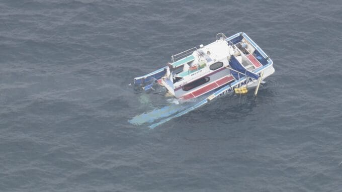 【速報】貨物船と遊漁船が衝突 13人が海に投げ出される 2人心肺停止 1人行方不明 遊漁船は2つに割れて“沈没” 三重･鳥羽市　|　名古屋・愛知・岐阜・三重のニュース【CBC news】 | CBC web