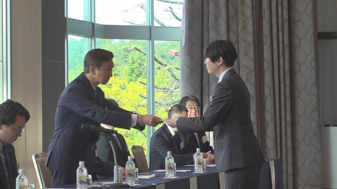 富士北麓地域の勉学に優れた高校生や大学生に奨学金　堀内浩庵会「奨学生の集い」　|　山梨のニュース | ＵＴＹテレビ山梨