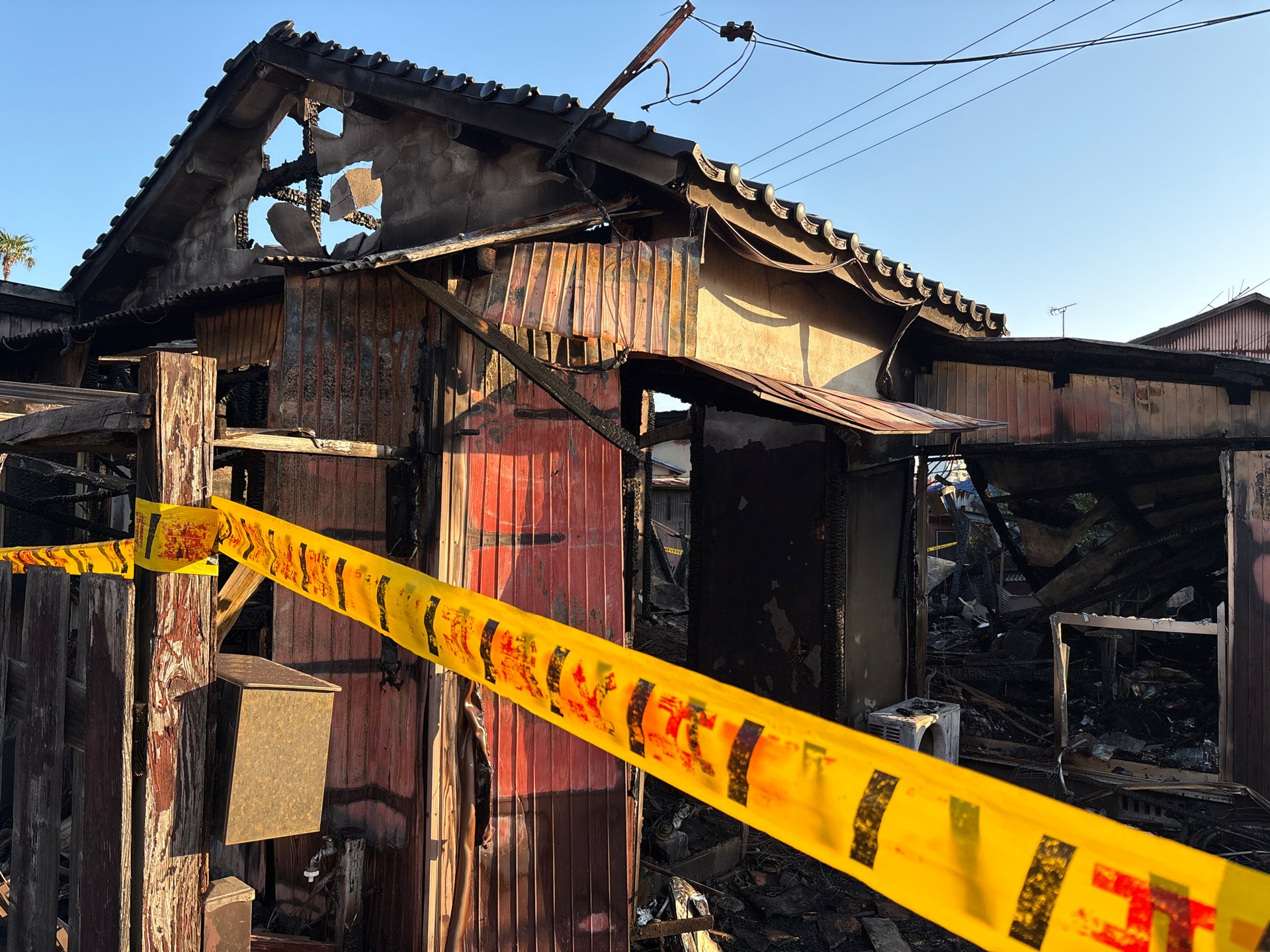 住宅全焼…焼け跡から男性1人の遺体見つかる 世帯主親族の男性が1人で