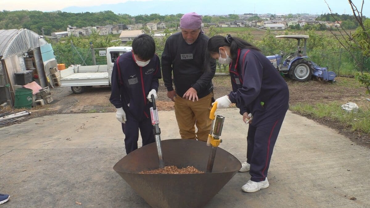 植物の成長を促すようアーモンドの殻を炭に　高校生が殻の活用考える　甲斐市