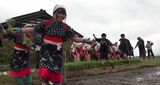 児童が田植え体験 伝統の民謡「田植え唄」も披露 石川・珠洲市|TBS NEWS DIG