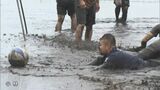田んぼのコートで熱戦！　どろんこバレーボール大会　|　MRTニュース ｜ ＭＲＴ宮崎放送
