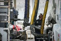 G7、原油・ディーゼルを最大1億バレル放出へ－燃料価格抑制狙う| TBS CROSS DIG with Bloomberg