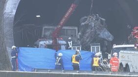 新名神で4台絡む事故 車両火災も発生 5人死亡 大型貨物車が乗用車に追突…別の車2台も接触  三重･亀山市|TBS NEWS DIG