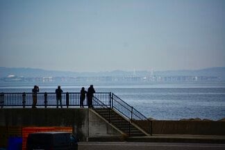 肉眼でも見えた！対岸の建物や木々、伸びたり反転したり…富山湾の蜃気楼　今年はすでに8回観測　富山・魚津市　|　富山のニュース｜天気・防災｜チューリップテレビ