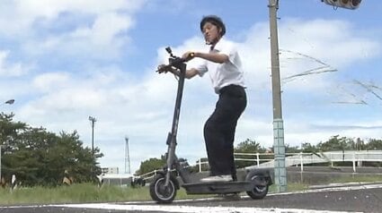 高校生が電動キックボードの充電器開発 1回の充電で50キロ走行可能 
