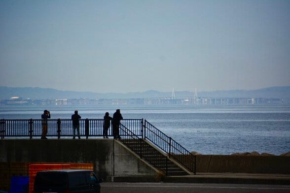 肉眼でも見えた！対岸の建物や木々、伸びたり反転したり…富山湾の蜃気楼　今年はすでに8回観測　富山・魚津市　|　富山のニュース｜天気・防災｜チューリップテレビ