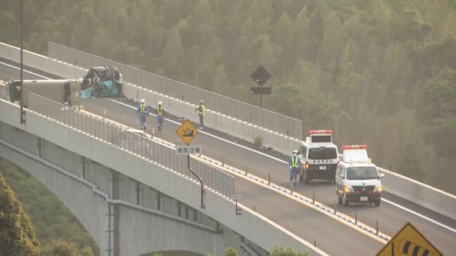 山陰道で車3台が絡む事故　9人救急搬送され女性1人が死亡　子ども1人が意識不明の重体　対向車同士が衝突したか　島根県出雲市|TBS NEWS DIG