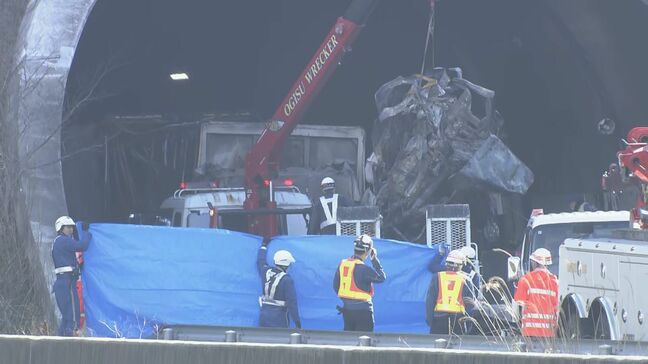 新名神高速で4台絡む事故 車両火災も発生 5人死亡 大型貨物車が乗用車に追突…別の車2台も接触 三重･亀山市の野登トンネル|TBS NEWS DIG
